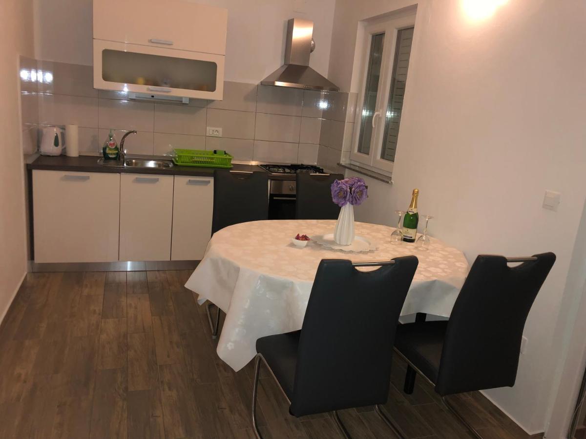 Apartmani Ivana Cres Buitenkant foto